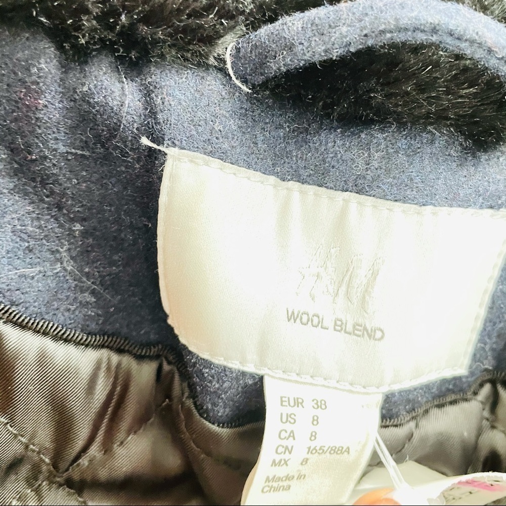 H&M Navy Wool Coat with Faux Fur Collar – Holiday Workwear – Size 8 - Picture 4 of 6